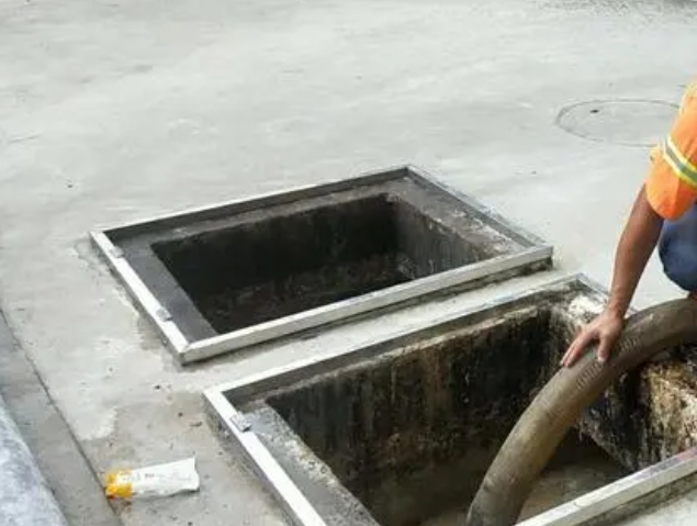 罗田化粪池清理